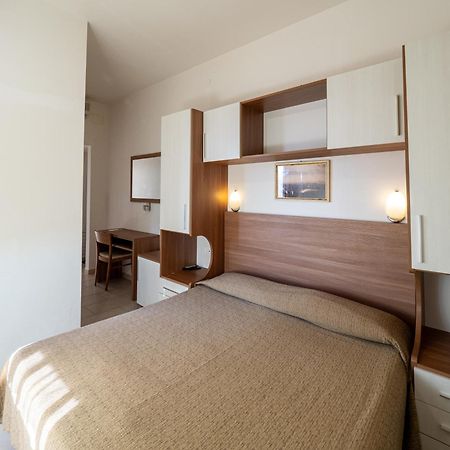 Hotel Blurelda Silvi Marina Exteriör bild