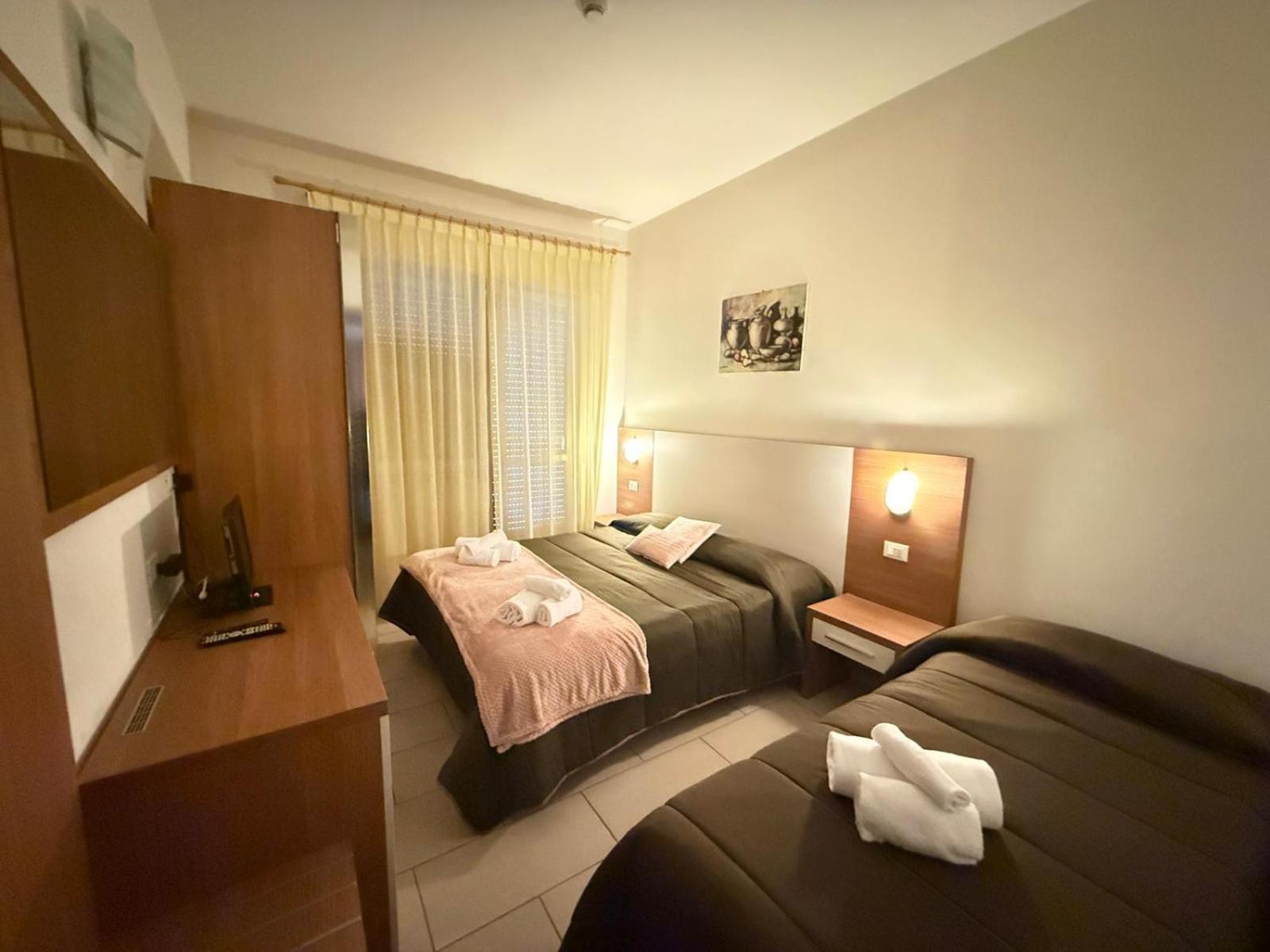 Hotel Blurelda Silvi Marina Exteriör bild