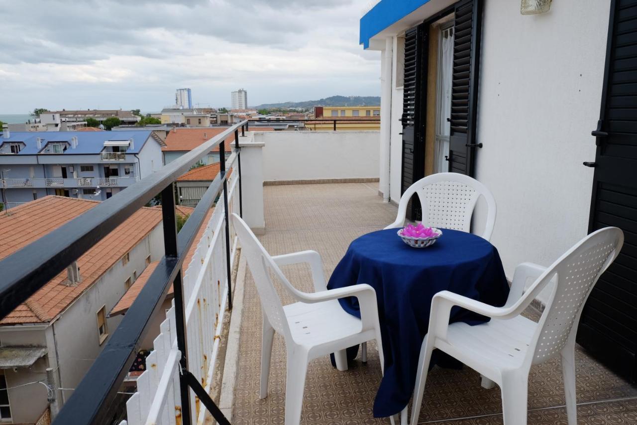 Hotel Blurelda Silvi Marina Exteriör bild